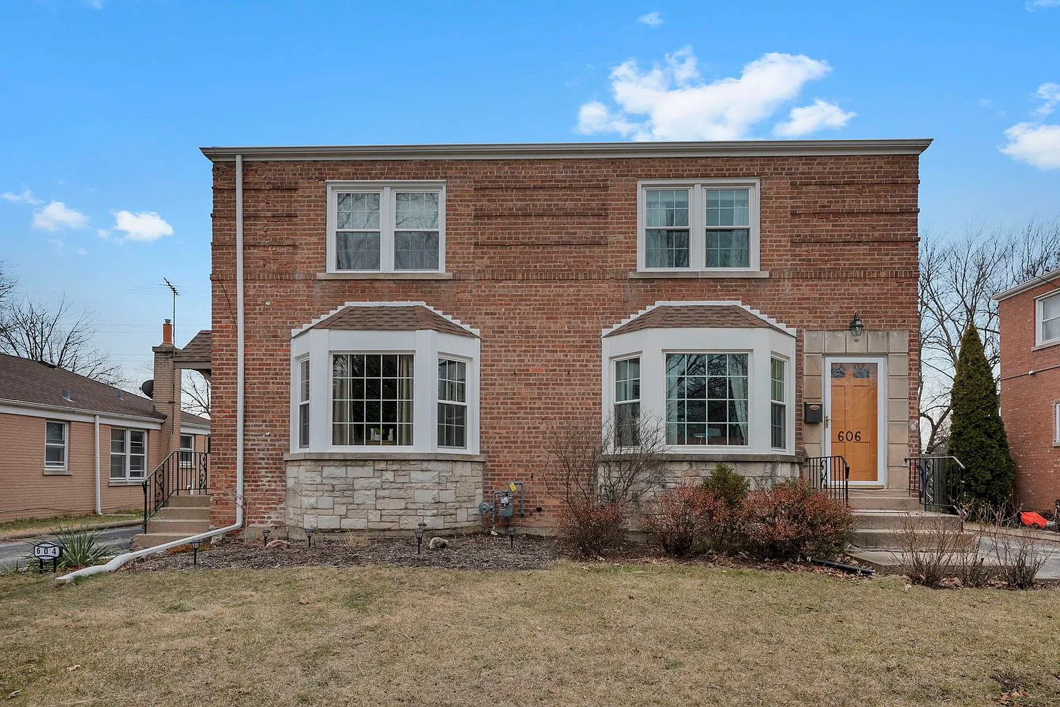 606 Beach Ave photo 1
