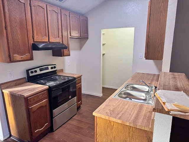 5202 Davy Crockett St — Photo 3