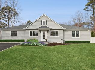 4 Chestnut Ln, East Quogue, NY 11942