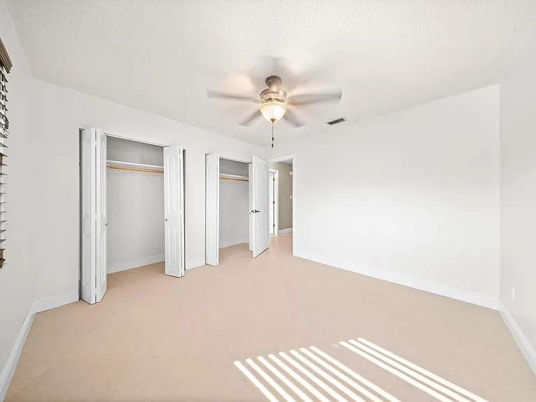 2319 Tamarind Dr — Photo 12
