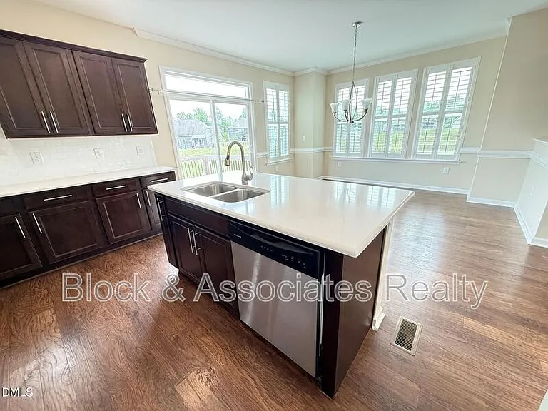 537 Austin View Blvd — Photo 19
