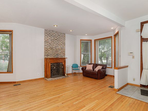 3rd image of 2727 W Flournoy St