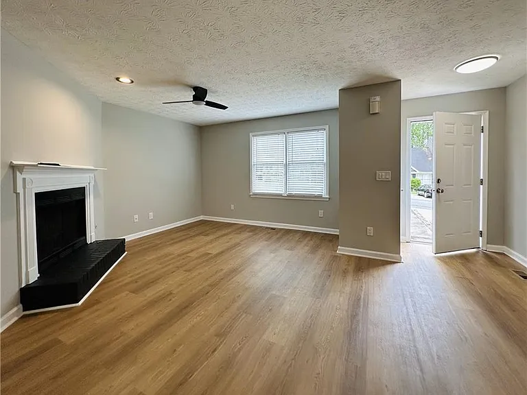 1016 Kennesborough Rd NW — Photo 10