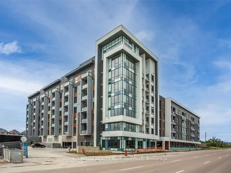 95 Dundas St W #306