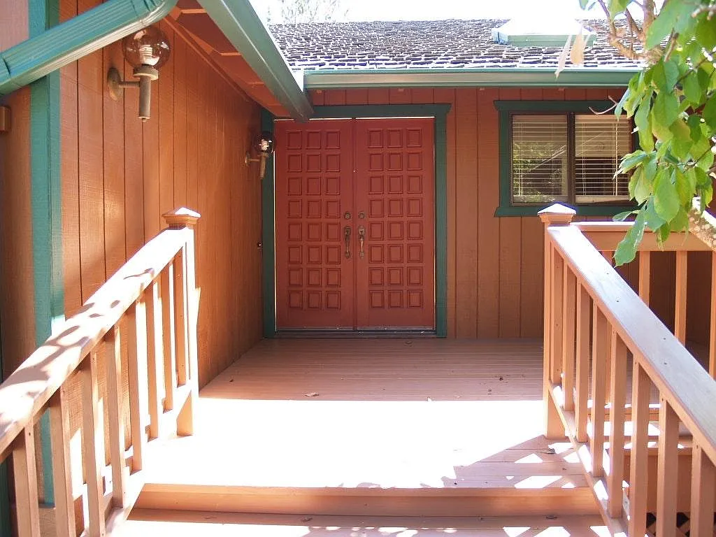220 E Terrace Drive — Photo 2
