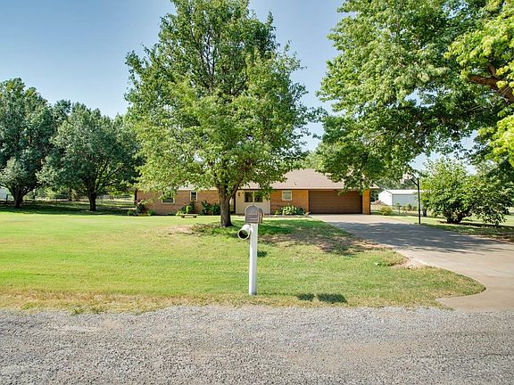 2nd image of 105 Helen Cir