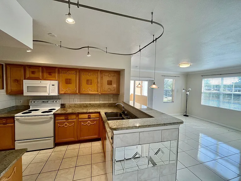 1050 Villagio Cir #106 — Photo 9