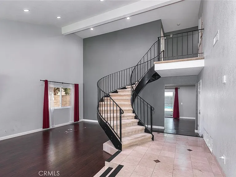 20246 Lanark St — Photo 3