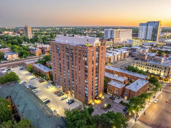 101 Forest Pl #1306, Oak Park, IL 60301