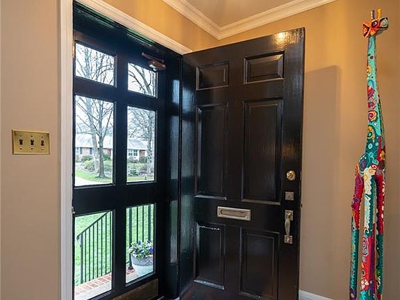 3rd image of 110 Wedgedale Ave