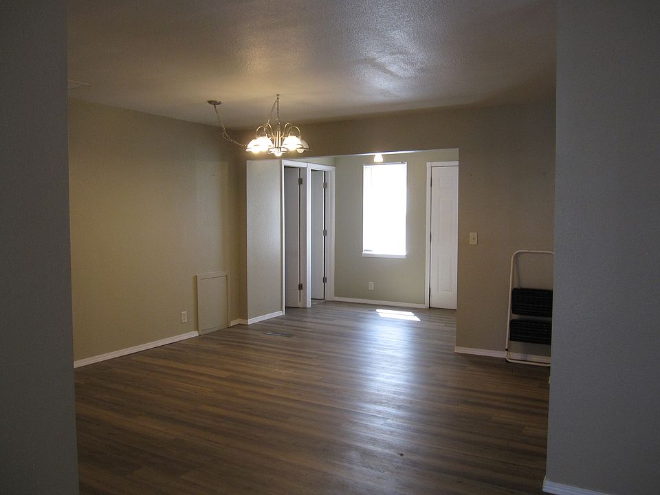 2nd image of 1315 E Evanston St