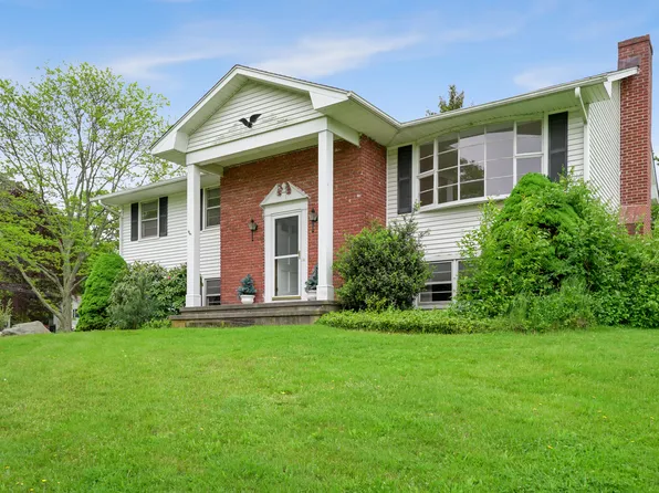 5 Woodchuck Court, Norwalk, CT 06854