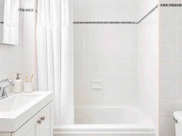 425 Riverside Dr #5E — Photo 5