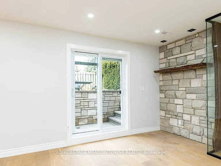 468 Gowland Cres #BASEMENT — Photo 4