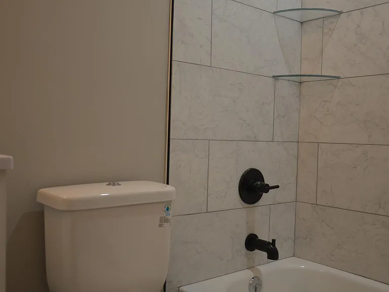Upper Level Full Bathroom