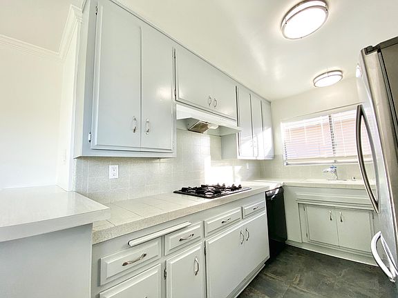 4th image of 7-1446 S Canfield Ave #7