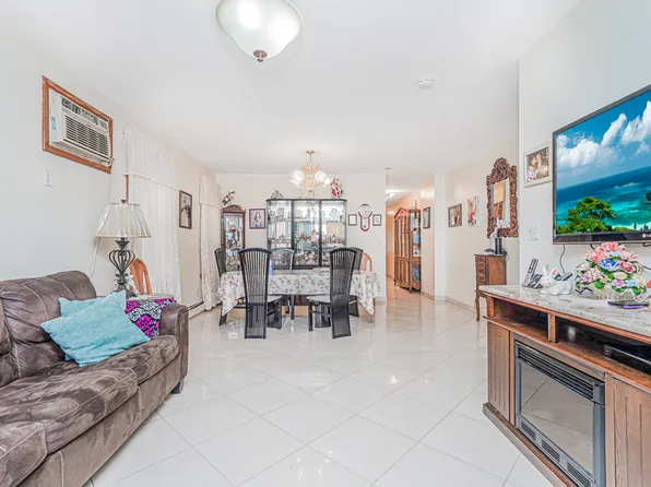 6221 23rd Avenue image 2 of 41