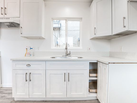5th image of 942 1/2 N Ditman Ave