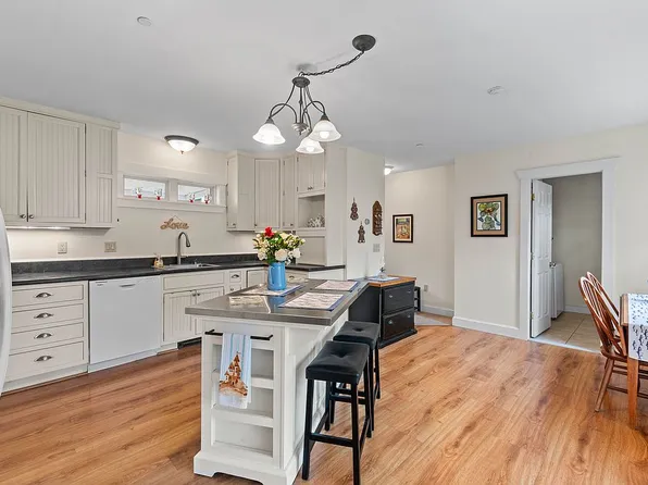 196 E Main St #5, Conway, NH 03818