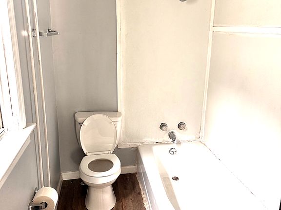 3rd image of 102 N Lehigh Ave