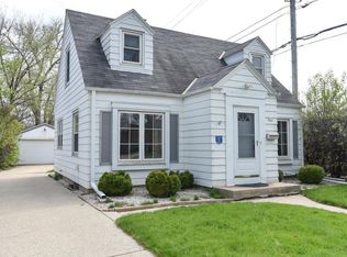 317 E Hampton Rd, Whitefish Bay, WI 53217