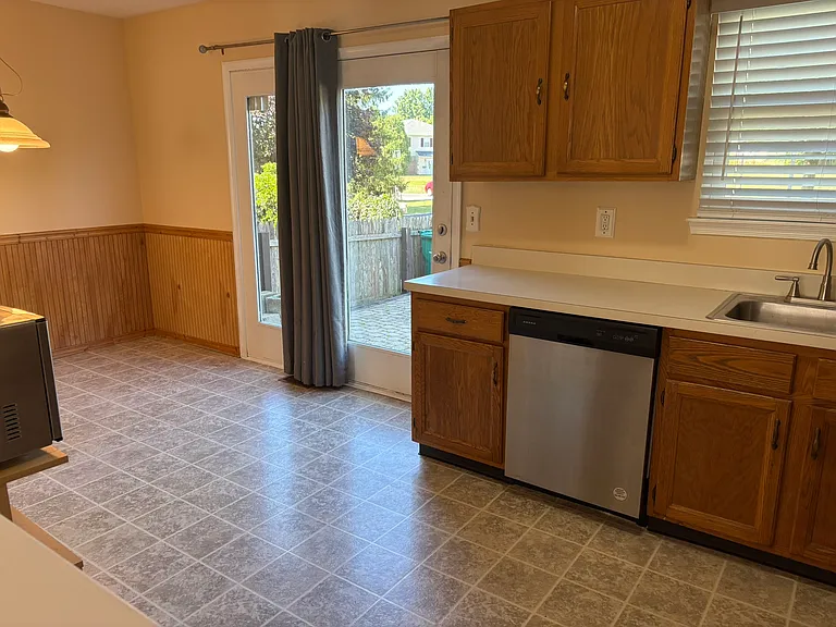 272 Lexington Rd — Photo 5
