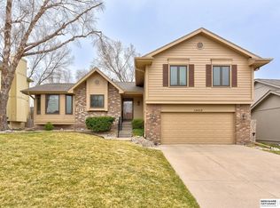 16923 L Cir, Omaha, NE 68135