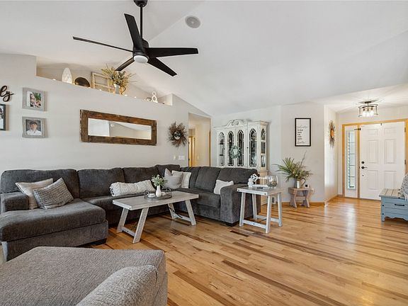 4th image of 221 Driftwood Cir