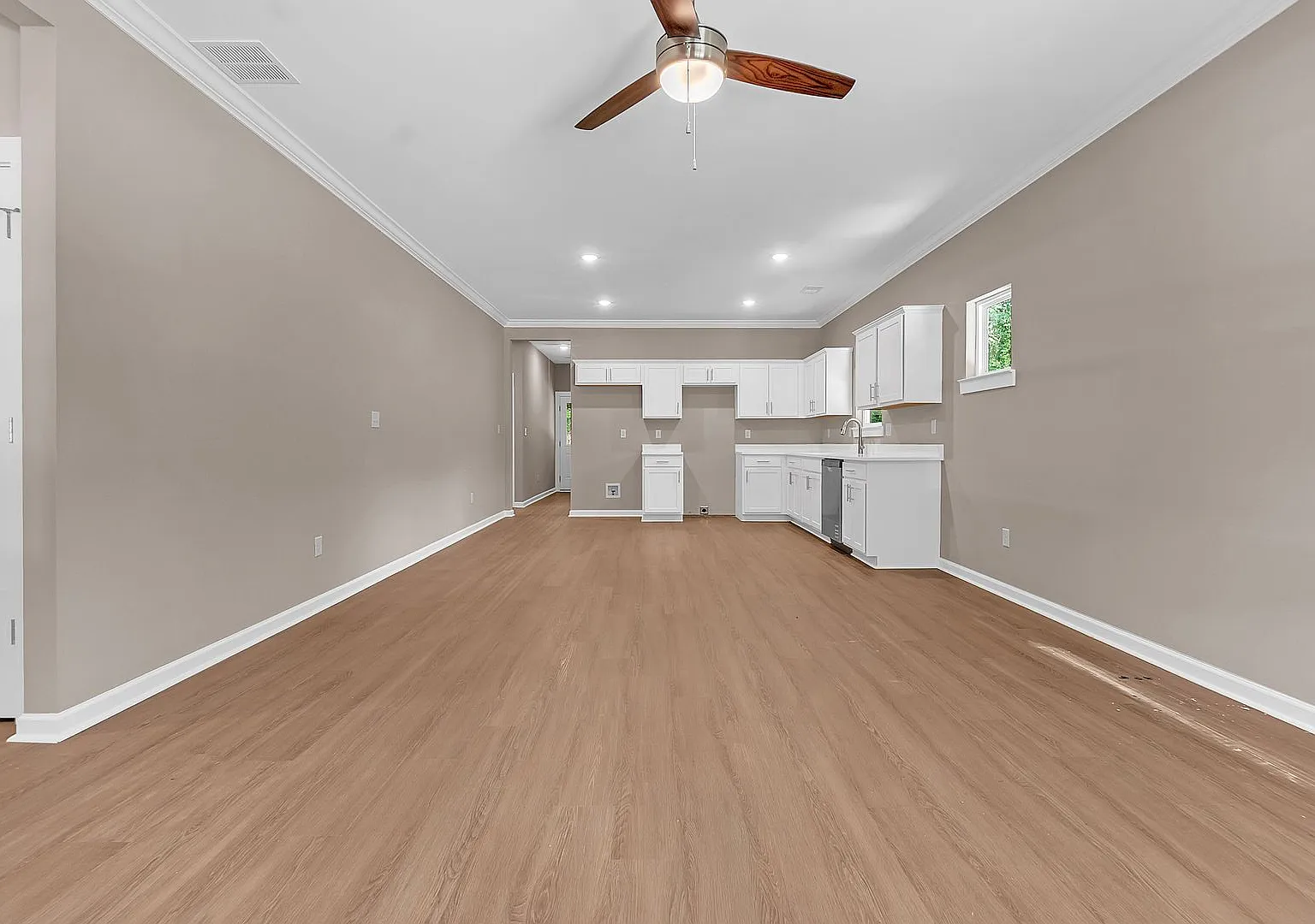 Charming 2-Bed Home for Rent in East Memphis — Photo 3