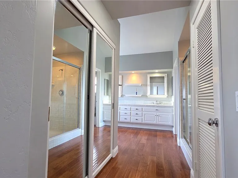 8 Miranda — Photo 24