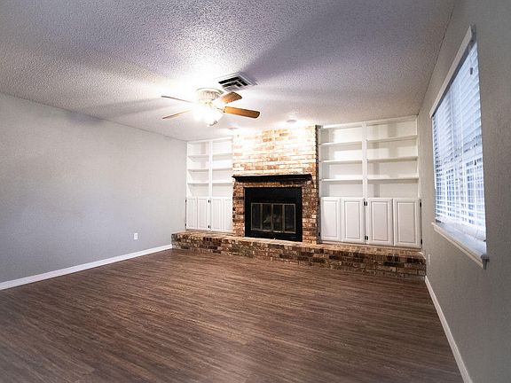 3rd image of 1511 N Knoxville Ave