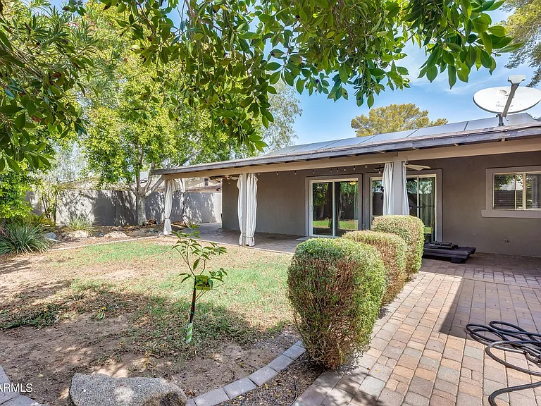 2933 W Muriel Dr — Photo 2