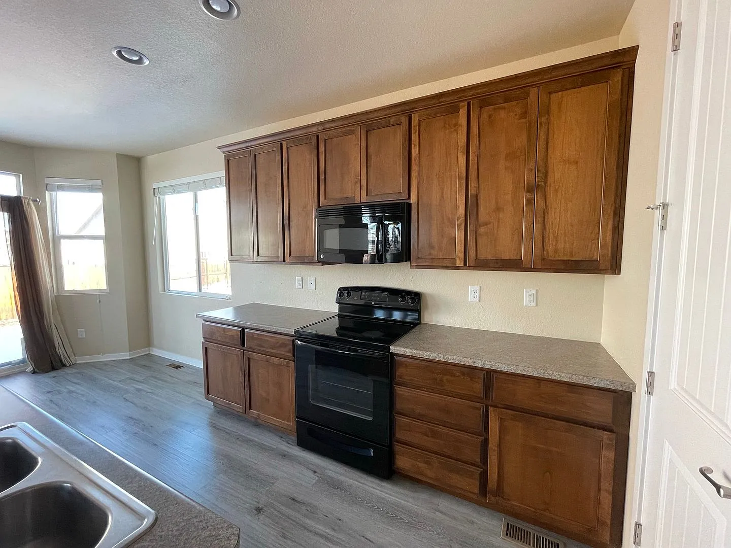 Beautiful 2-Story Home in Quiet Neighborhood! — Photo 3