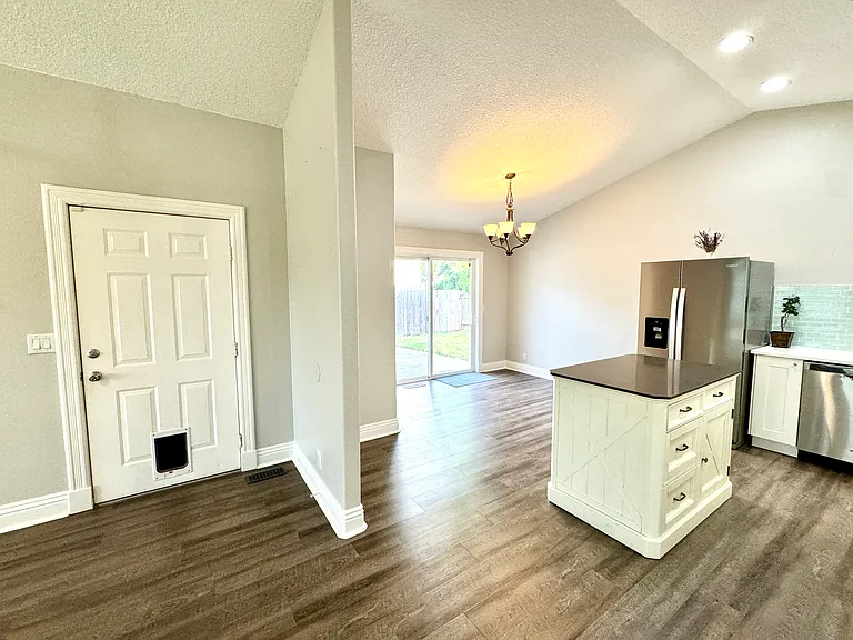 13001 NE 51st St — Photo 4