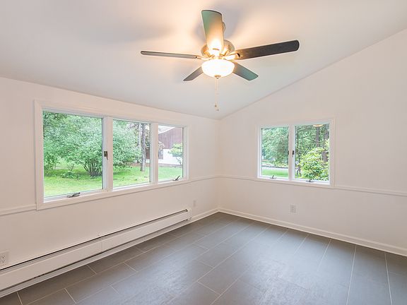 5th image of 10 Hamilton Dr E