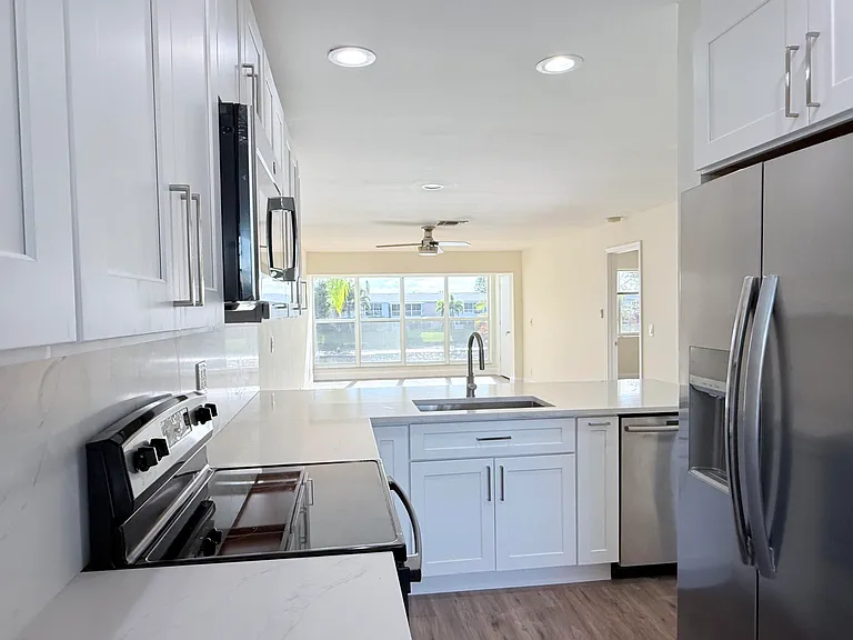 1340 NW 18th Ave #202 — Photo 4