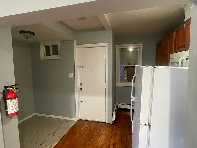 537 Summer St — Photo 2