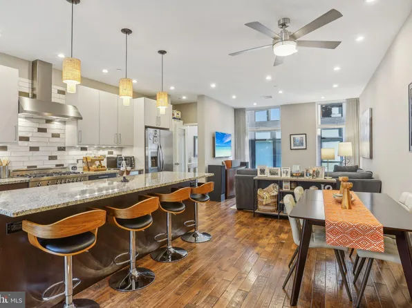 240 Race St APT C, Philadelphia, PA 19106
