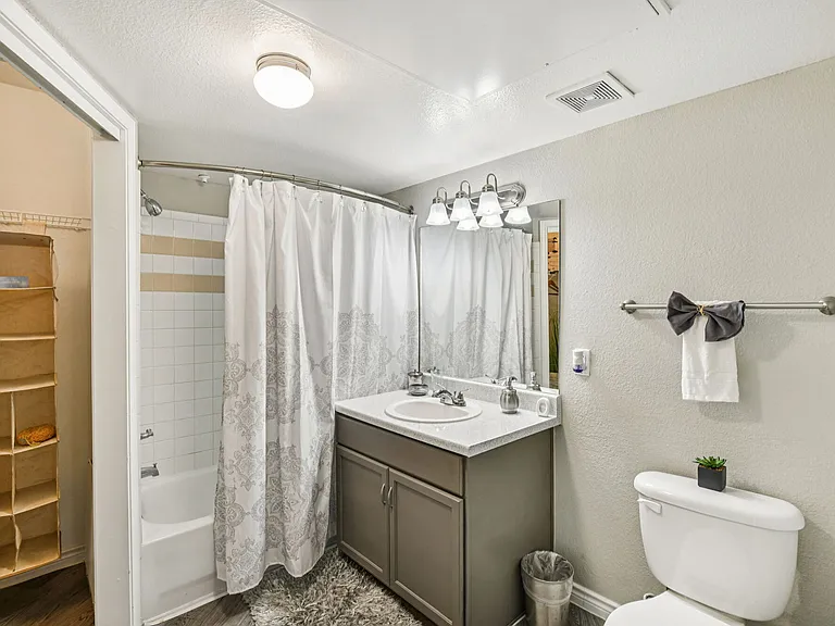 Stonecreek Apartments — Photo 13
