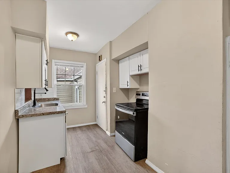 17208 Lipton Ave — Photo 9