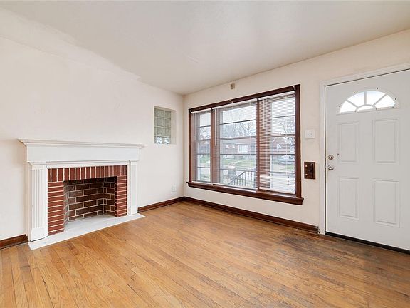 2nd image of 1810 Eton Ln