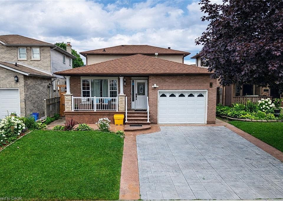 1st image of 214 Merrilee Cres