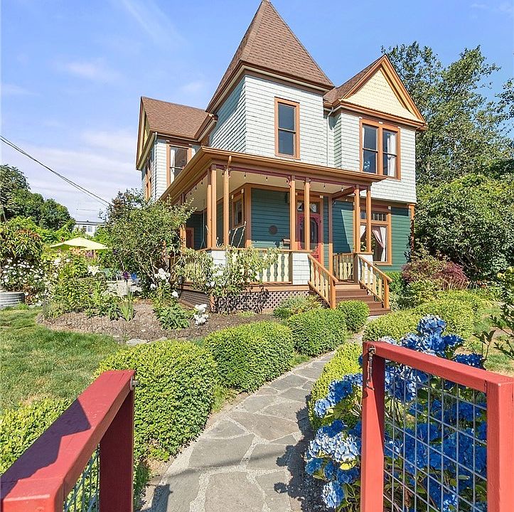 1st image of 425 Rogers St NW