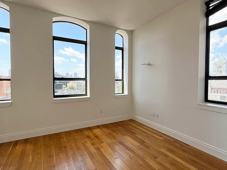 17 Monitor St #4O — Photo 2