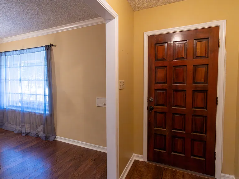 1535 Primrose Dr — Photo 4