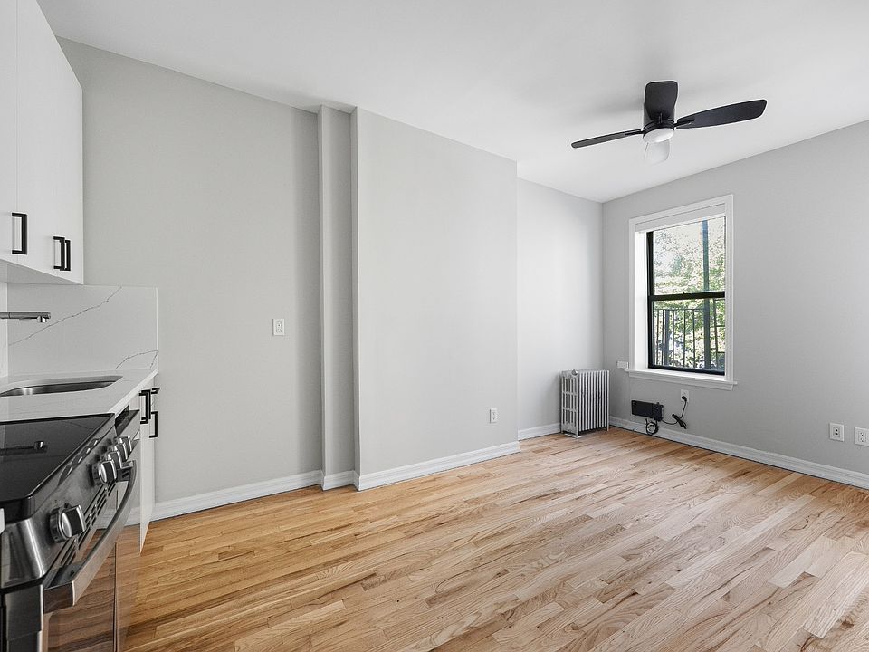 1st image of 4 Park Pl #2