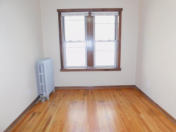 3rd image of 1323 W Touhy Ave APT 1S