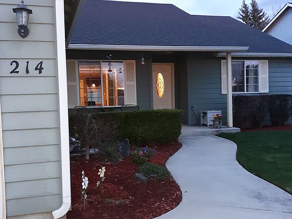 2nd image of 214 NW Schnabel Ln