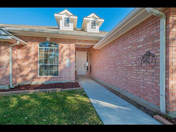 4th image of 110 Meadow Woods Dr