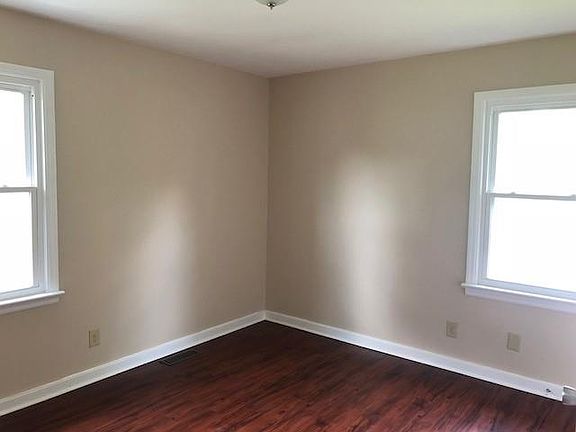 4th image of 109 Charlotte Dr